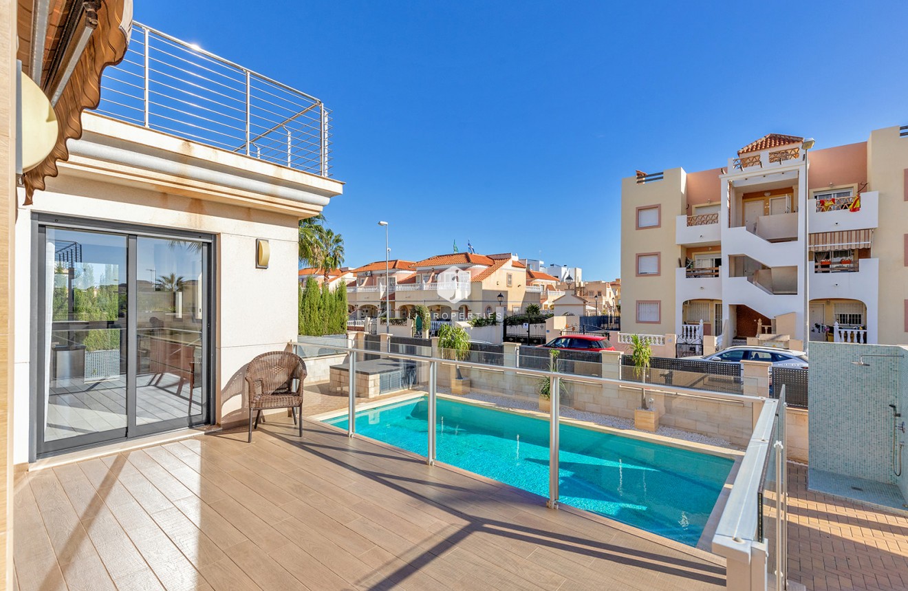 D'occasion - Villa -
Orihuela Costa - Costa Blanca