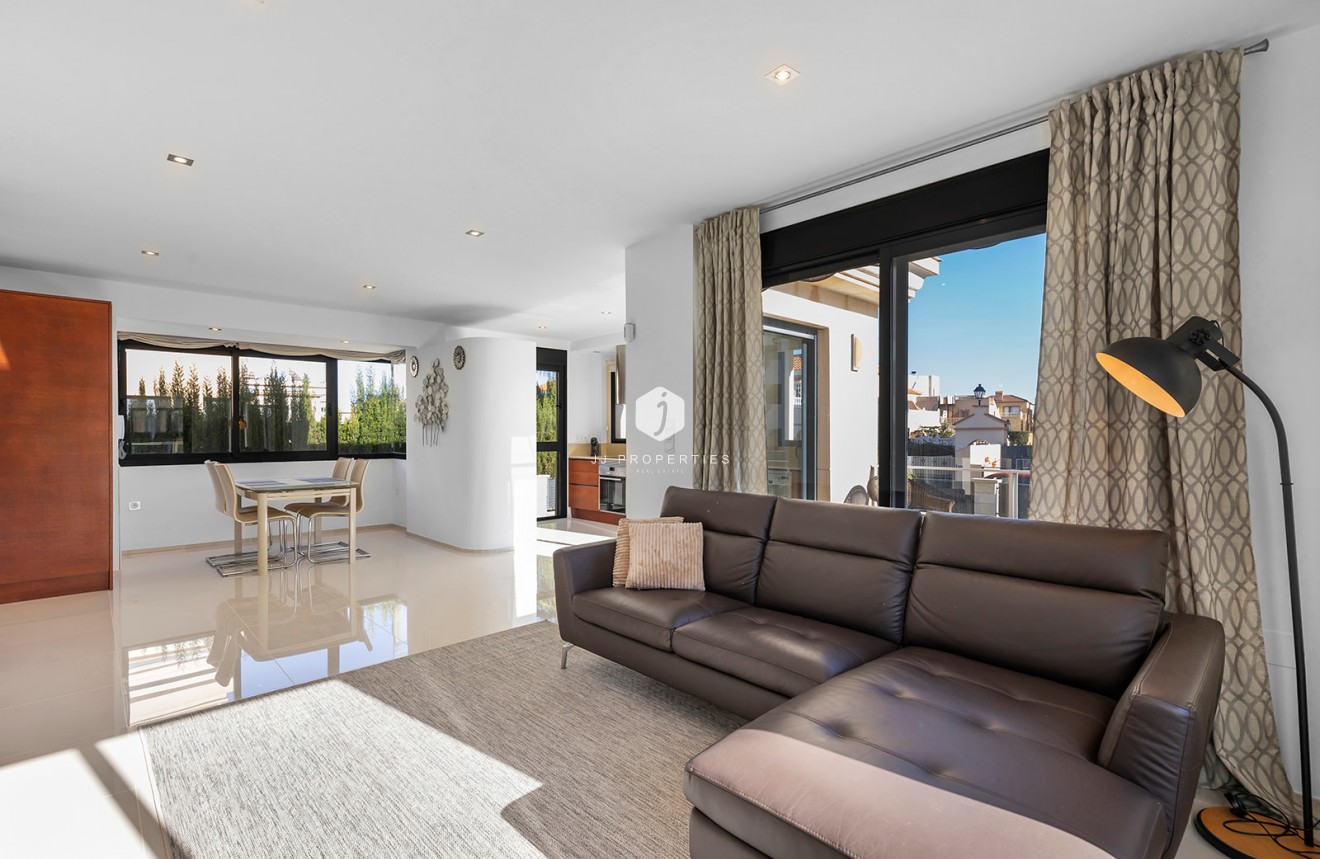 D'occasion - Villa -
Orihuela Costa - Costa Blanca