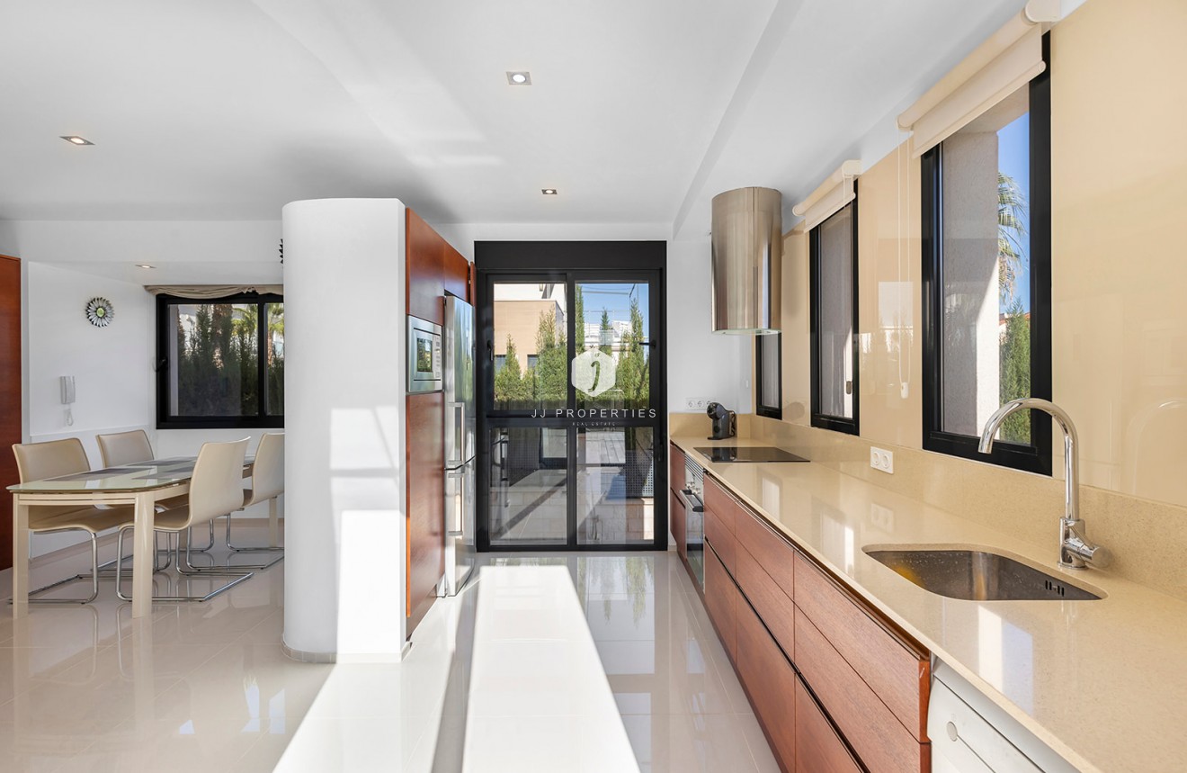 D'occasion - Villa -
Orihuela Costa - Costa Blanca