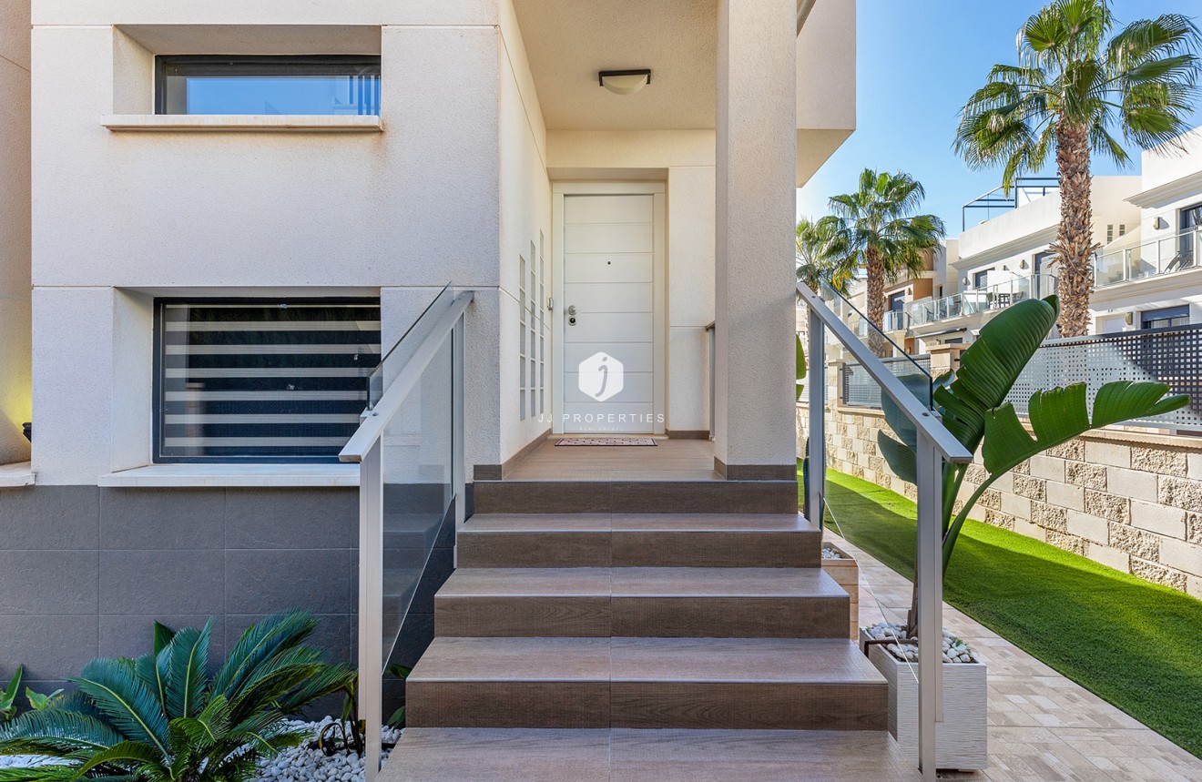 D'occasion - Villa -
Orihuela Costa - Costa Blanca