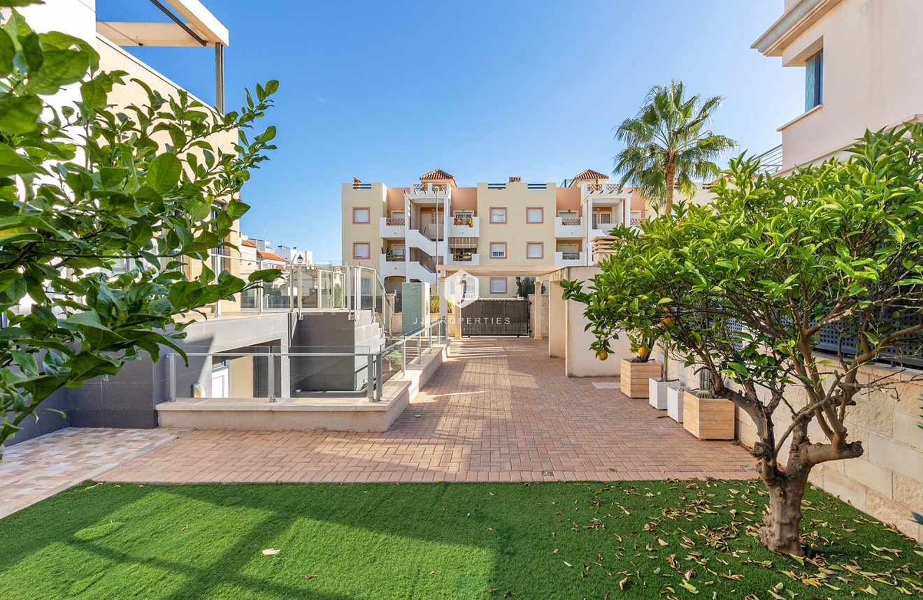 D'occasion - Villa -
Orihuela Costa - Costa Blanca
