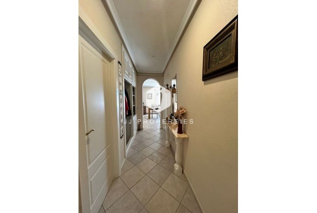 Resale - Villa -
Torrevieja - aguas nuevas