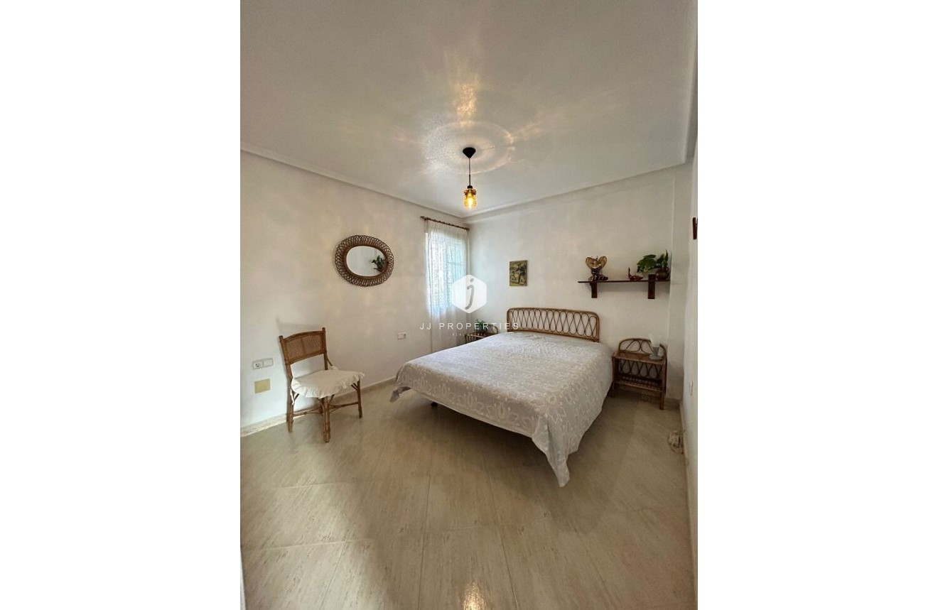 Resale - Villa -
Torrevieja - aguas nuevas