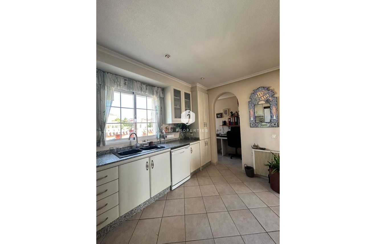 Resale - Villa -
Torrevieja - aguas nuevas