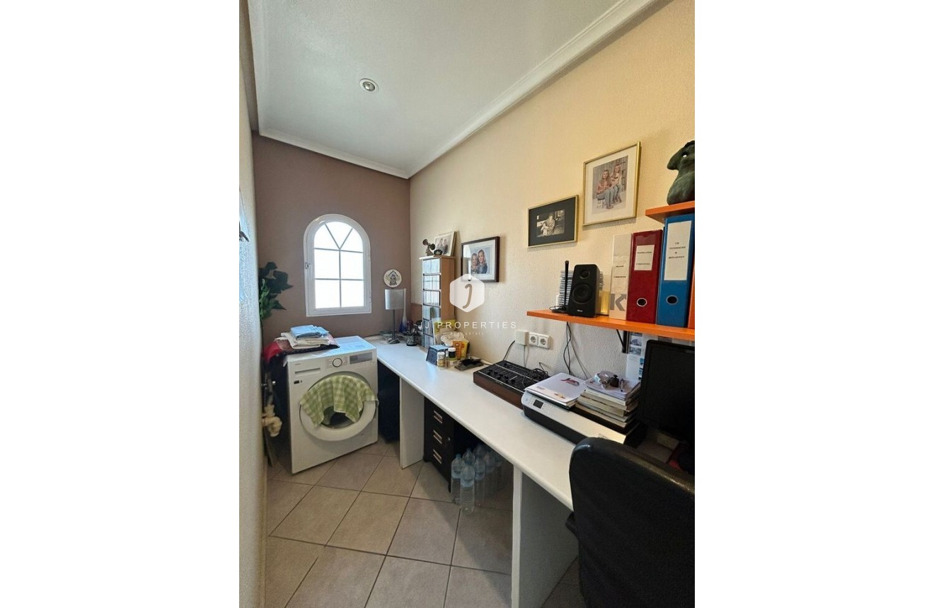 Resale - Villa -
Torrevieja - aguas nuevas