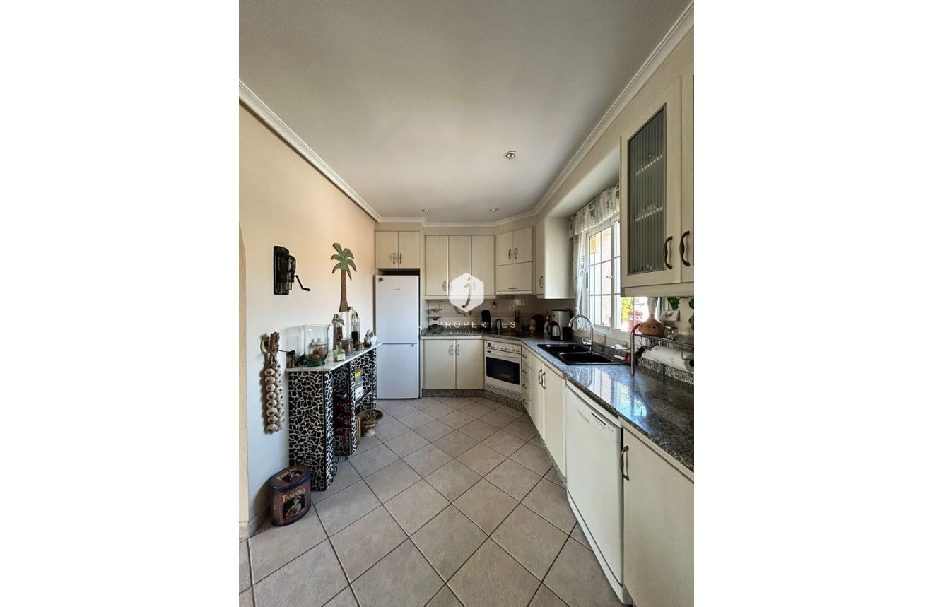 Resale - Villa -
Torrevieja - aguas nuevas