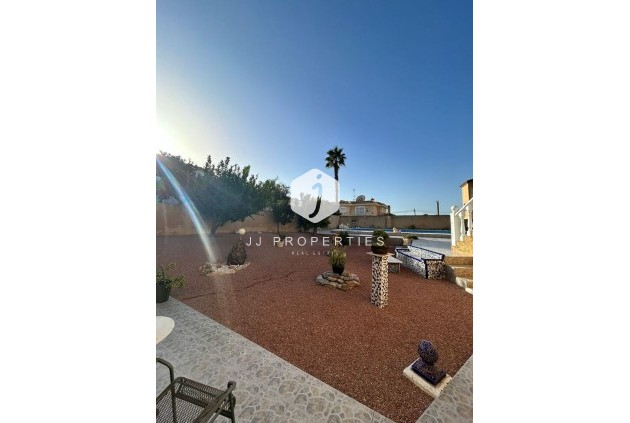 Resale - Villa -
Torrevieja - aguas nuevas