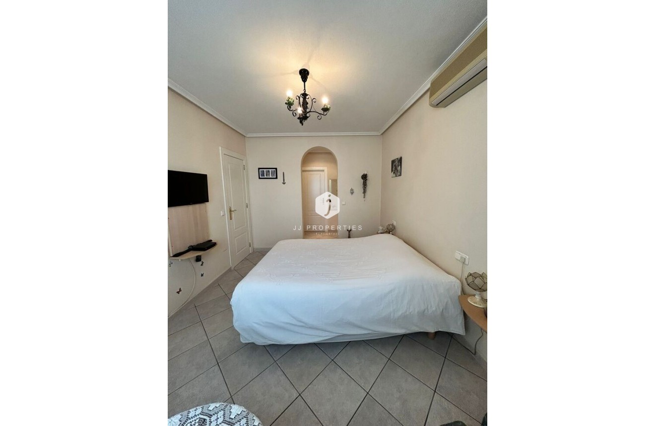 Resale - Villa -
Torrevieja - aguas nuevas