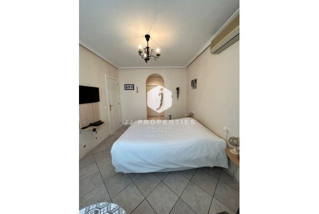 Resale - Villa -
Torrevieja - aguas nuevas