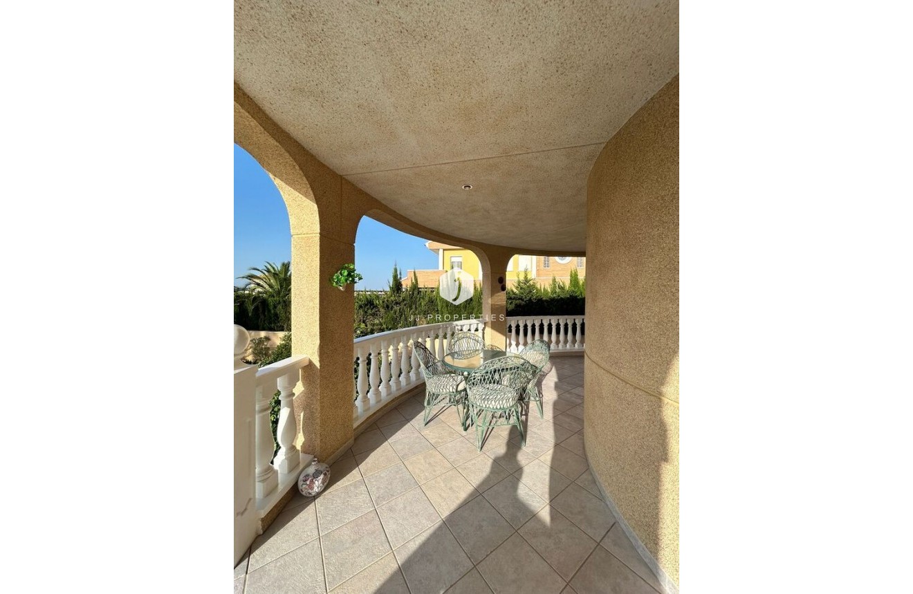 Resale - Villa -
Torrevieja - aguas nuevas