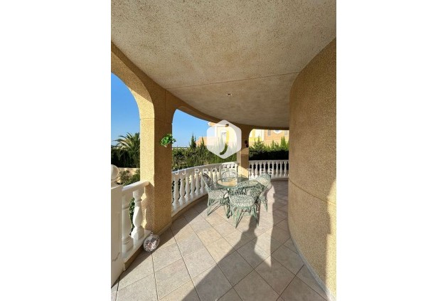Resale - Villa -
Torrevieja - aguas nuevas