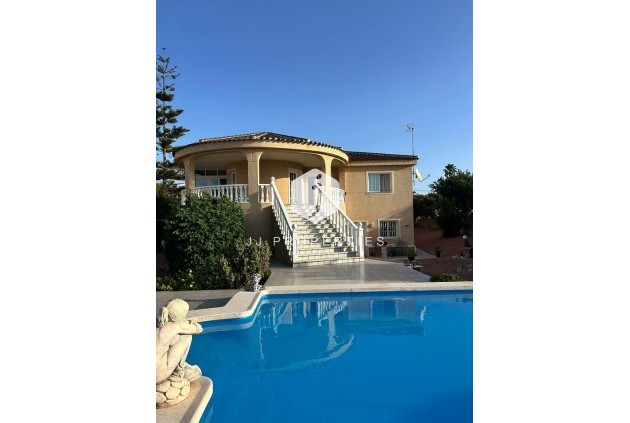 Resale - Villa -
Torrevieja - aguas nuevas