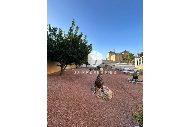 Resale - Villa -
Torrevieja - aguas nuevas