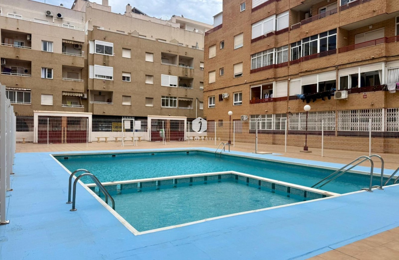 Resale - Apartment / flat -
Torrevieja - Centro