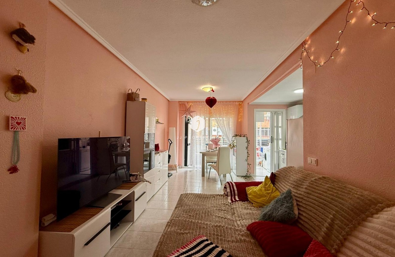 Resale - Apartment / flat -
Torrevieja - Centro
