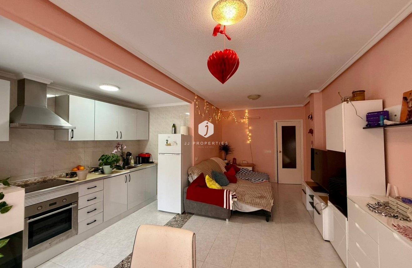 Resale - Apartment / flat -
Torrevieja - Centro