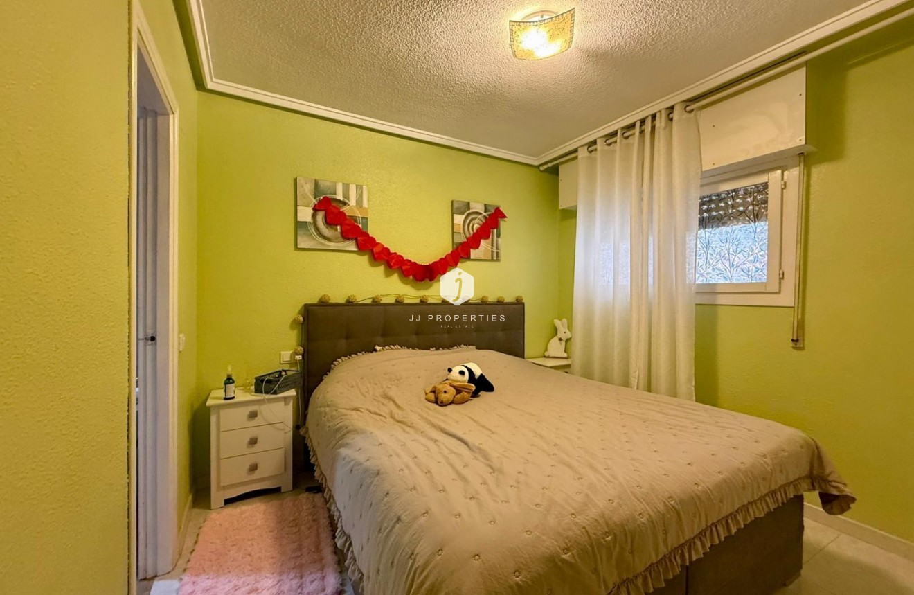 Resale - Apartment / flat -
Torrevieja - Centro