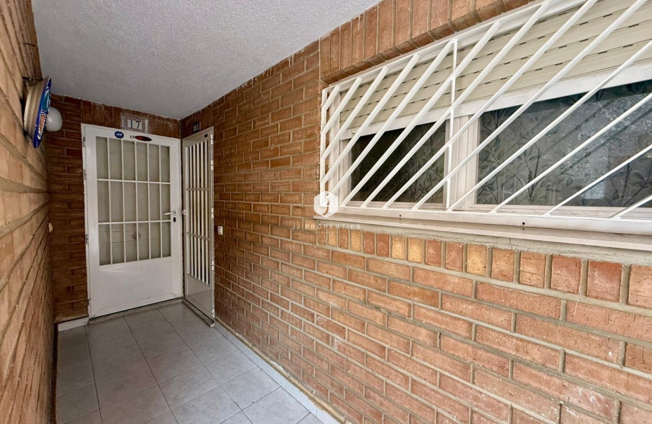 Resale - Apartment / flat -
Torrevieja - Centro