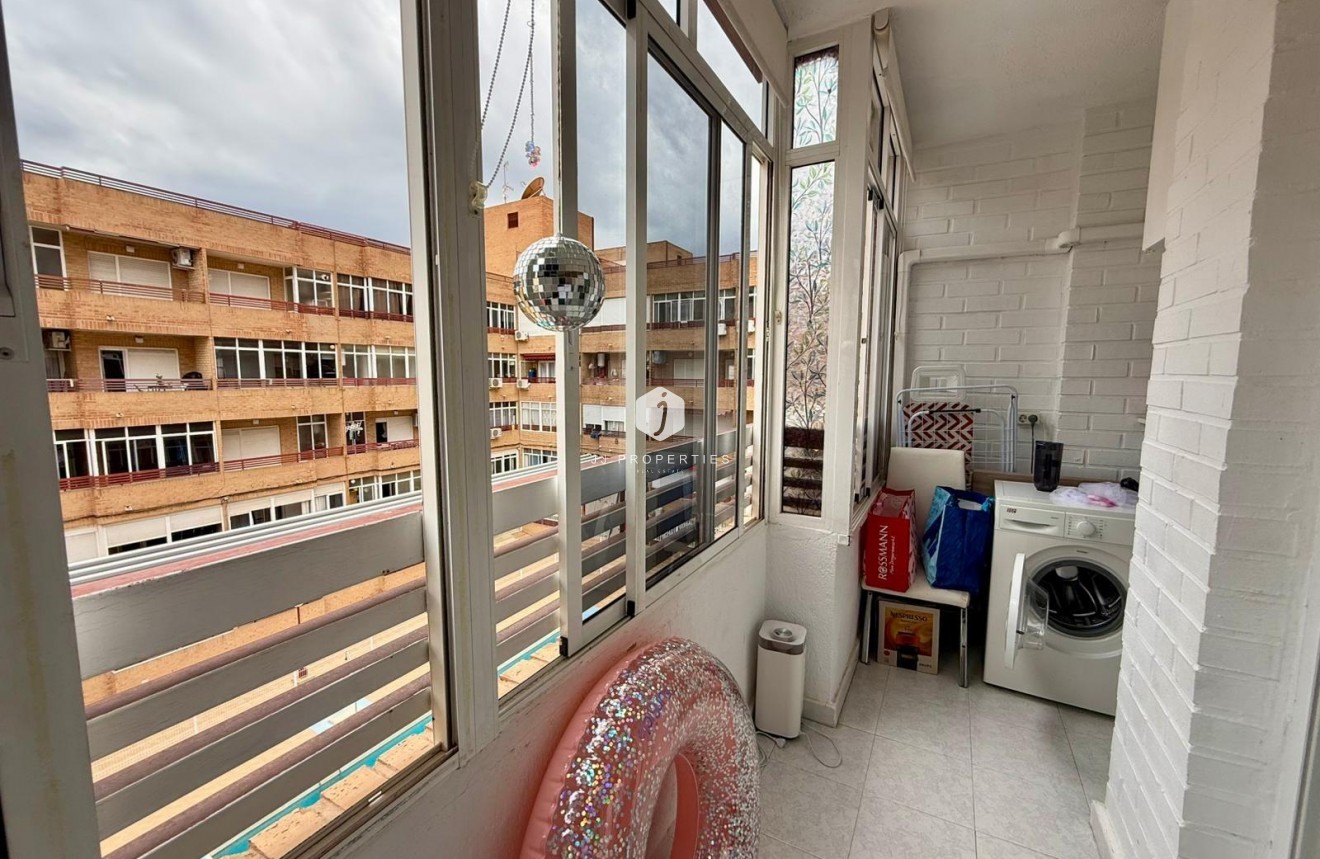 Resale - Apartment / flat -
Torrevieja - Centro