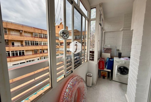 Resale - Apartment / flat -
Torrevieja - Centro