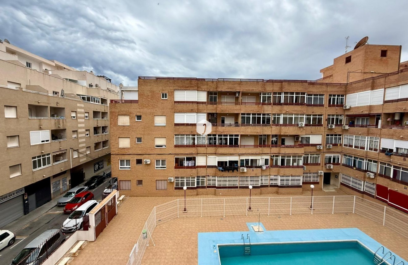 Resale - Apartment / flat -
Torrevieja - Centro