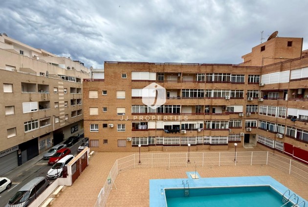 Resale - Apartment / flat -
Torrevieja - Centro