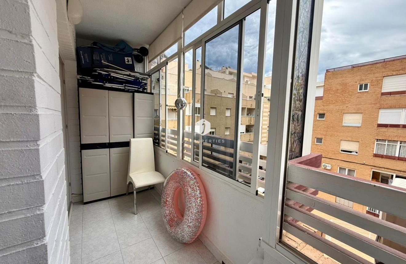 Resale - Apartment / flat -
Torrevieja - Centro