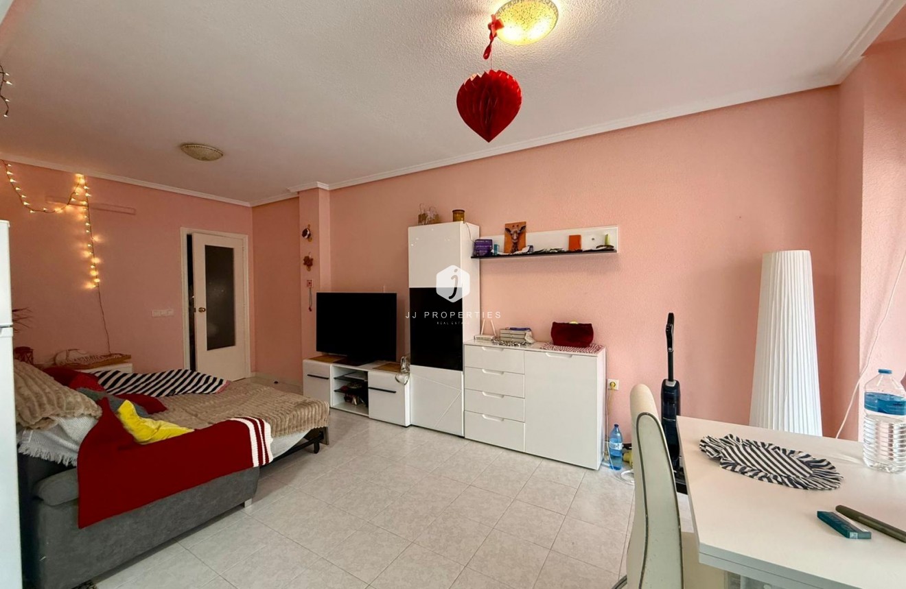 Resale - Apartment / flat -
Torrevieja - Centro