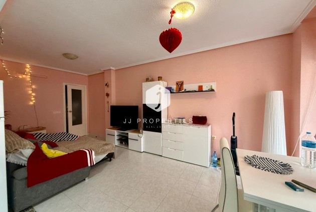 Resale - Apartment / flat -
Torrevieja - Centro