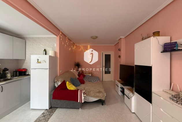 Resale - Apartment / flat -
Torrevieja - Centro