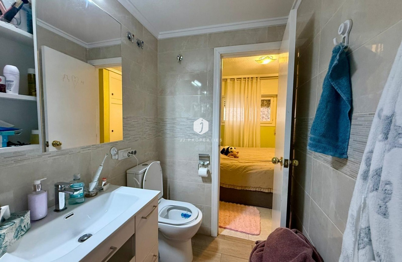 Resale - Apartment / flat -
Torrevieja - Centro