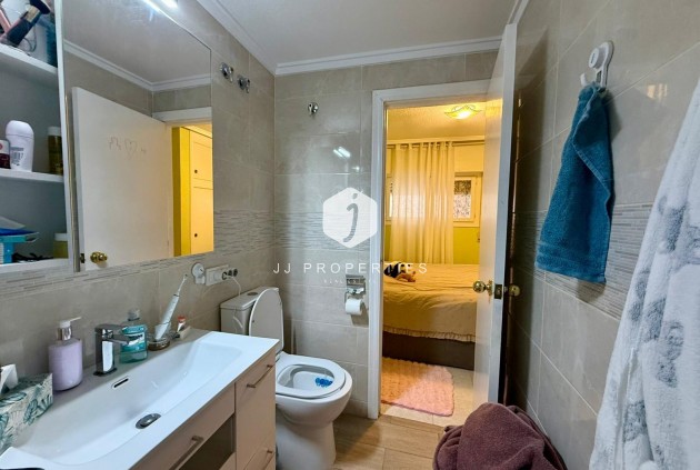 Resale - Apartment / flat -
Torrevieja - Centro