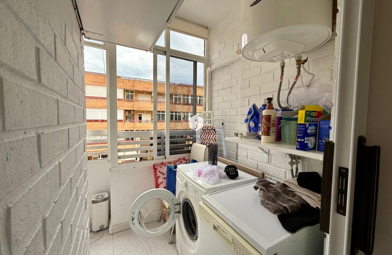 Resale - Apartment / flat -
Torrevieja - Centro