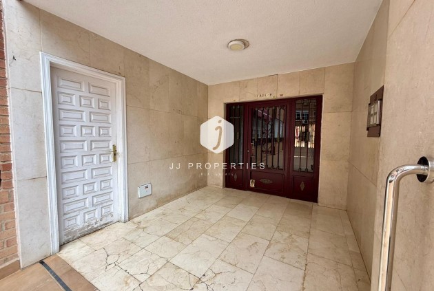 Resale - Apartment / flat -
Torrevieja - Centro