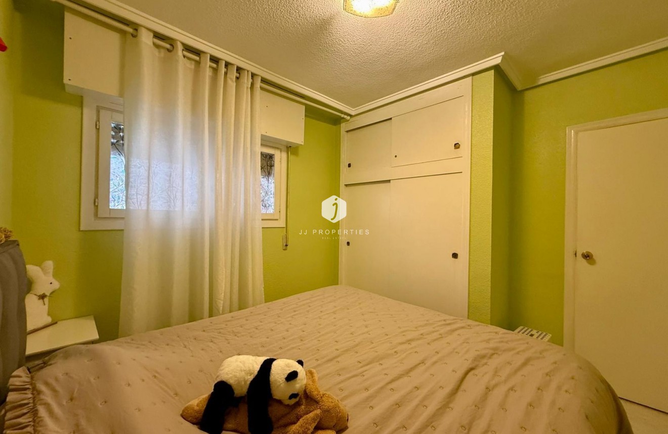 Resale - Apartment / flat -
Torrevieja - Centro