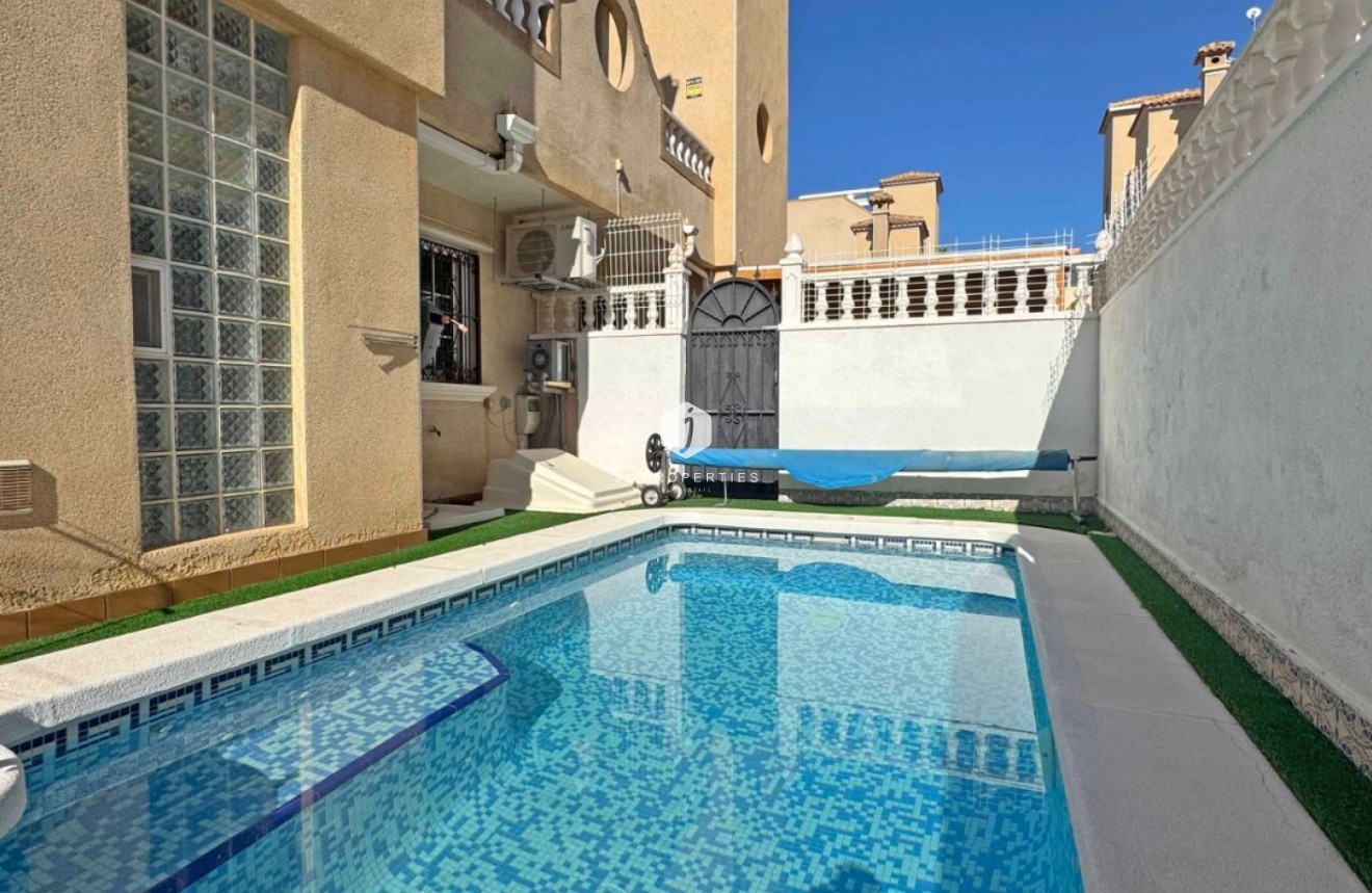 Resale - Chalet -
Orihuela Costa - Costa Blanca