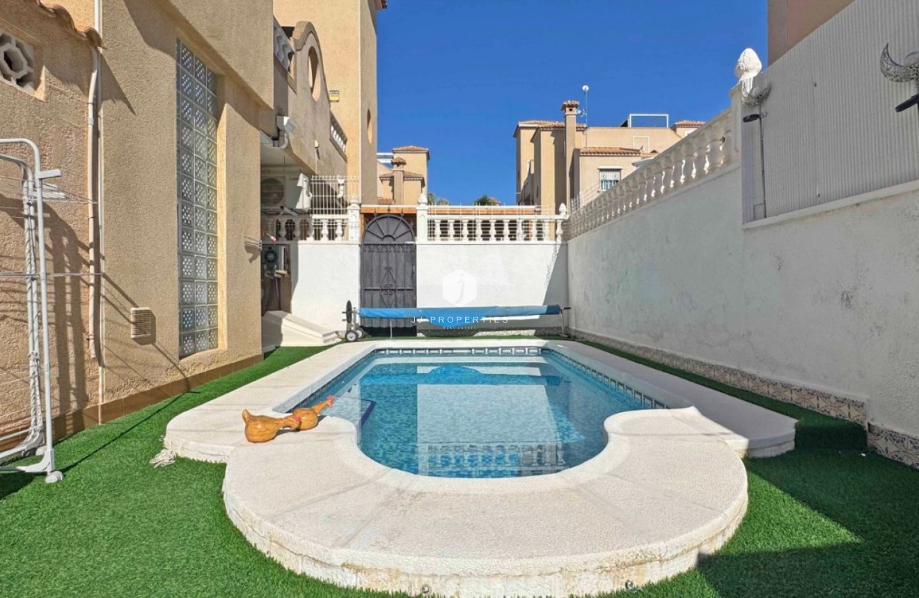 Resale - Chalet -
Orihuela Costa - Costa Blanca