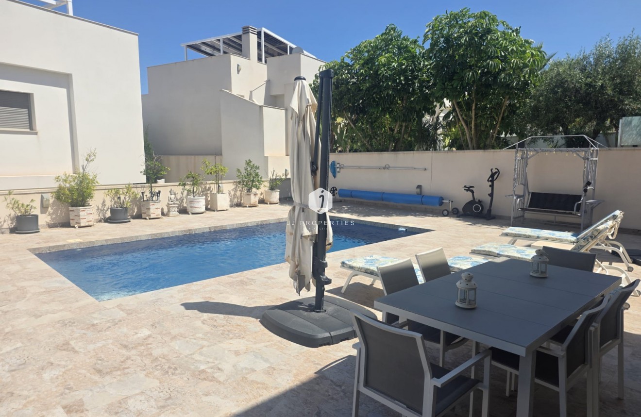 Resale - Villa -
San Miguel de Salinas - Inland