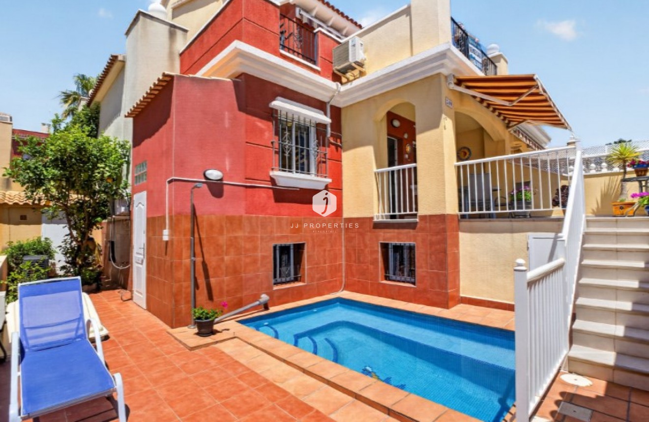 Resale - Chalet -
Torrevieja - Costa Blanca