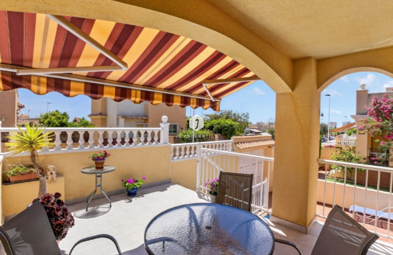 Resale - Chalet -
Torrevieja - Costa Blanca