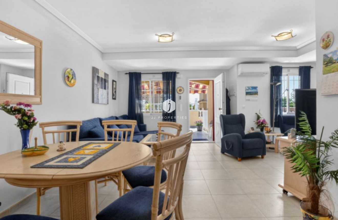 Resale - Chalet -
Torrevieja - Costa Blanca