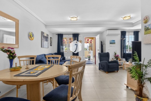 Resale - Chalet -
Torrevieja - Costa Blanca