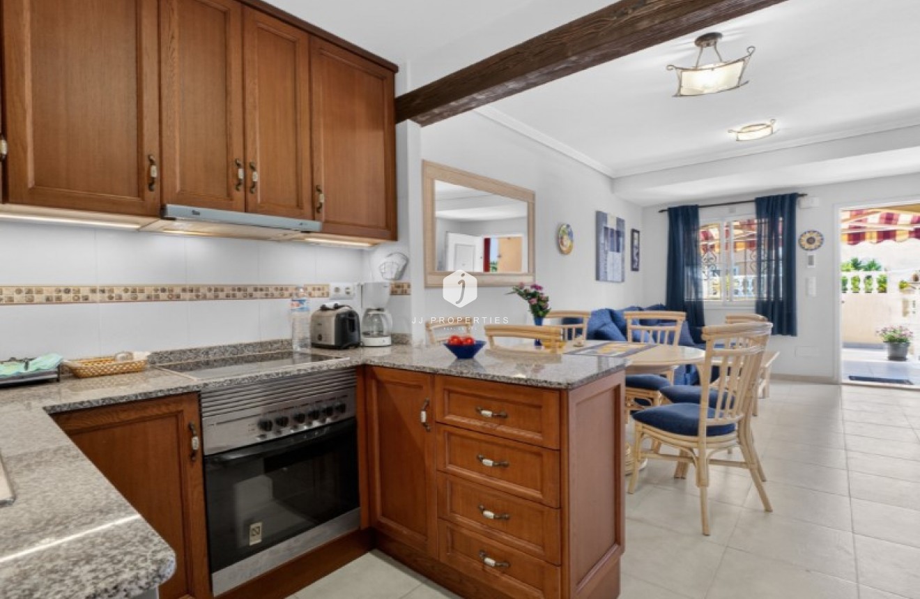 Resale - Chalet -
Torrevieja - Costa Blanca