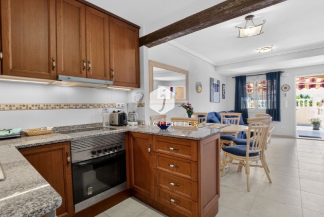 Resale - Chalet -
Torrevieja - Costa Blanca