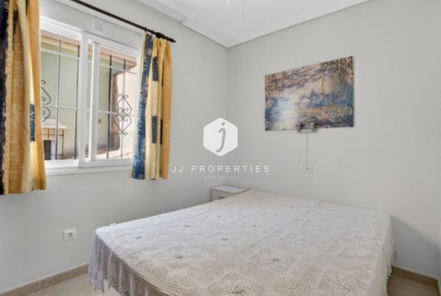 Resale - Chalet -
Torrevieja - Costa Blanca