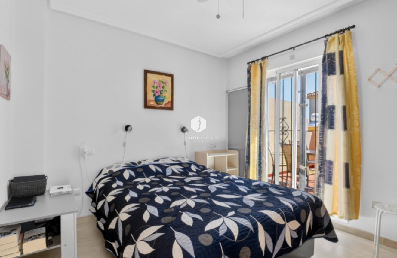 Resale - Chalet -
Torrevieja - Costa Blanca