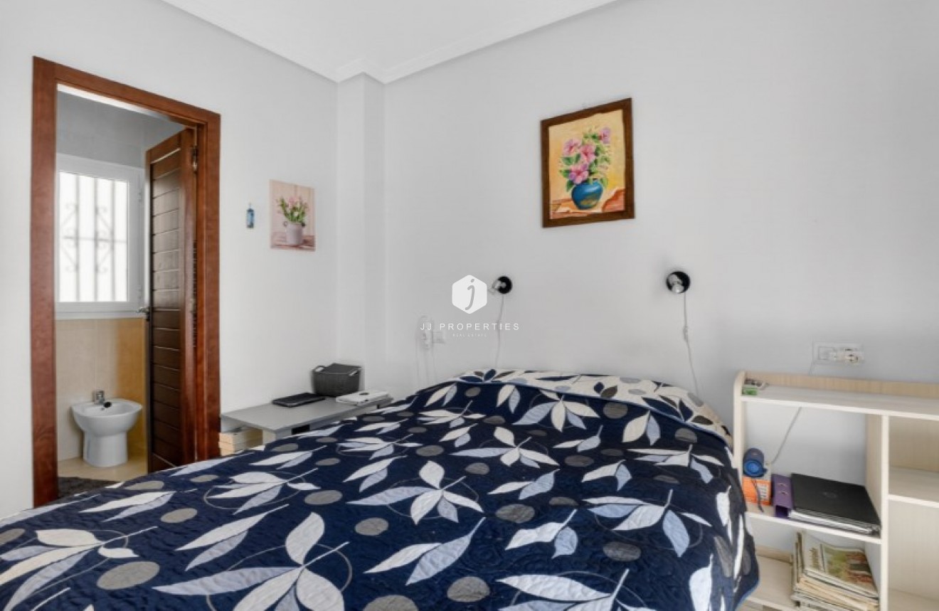 Resale - Chalet -
Torrevieja - Costa Blanca