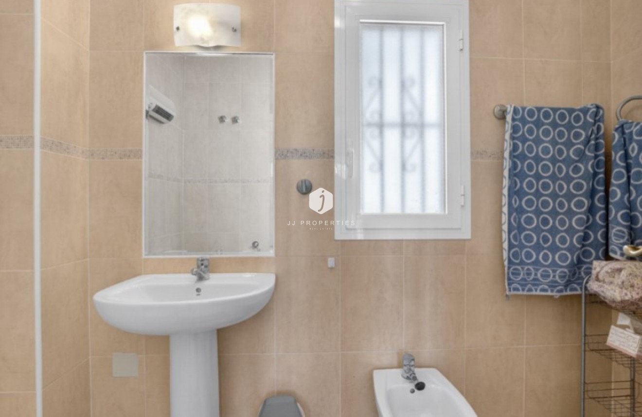 Resale - Chalet -
Torrevieja - Costa Blanca