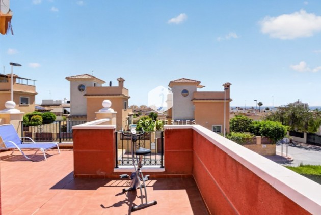 Resale - Chalet -
Torrevieja - Costa Blanca