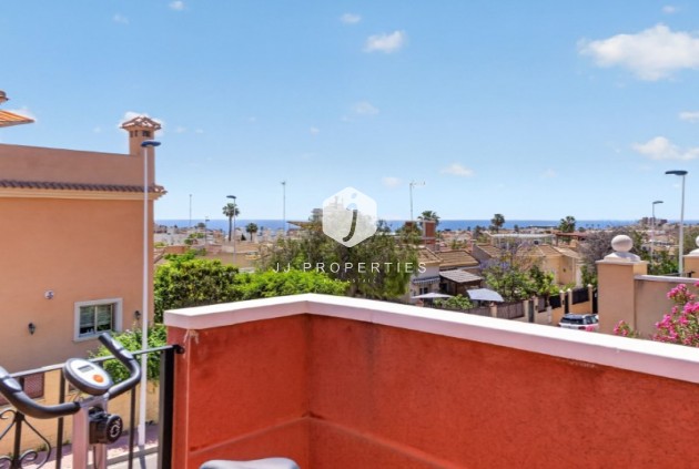 Resale - Chalet -
Torrevieja - Costa Blanca